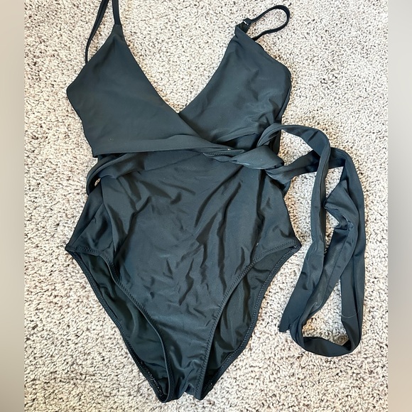 Aerie Wrap Full Coverage One Piece Swimsuit - Picture 3 of 3